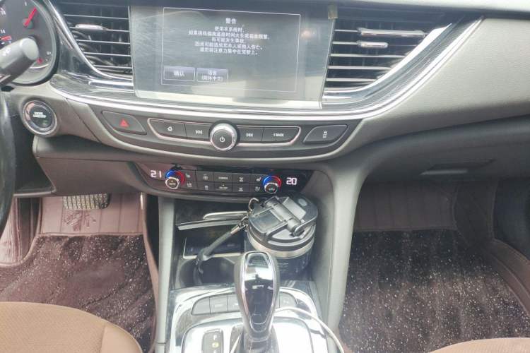 Used Buick Regal 2017 28T Prestige Model Audio And AC Panel