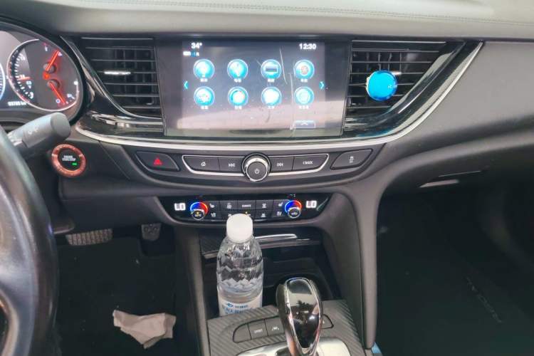 Used Buick Regal 2017 28T Prestige Model Audio And AC Panel