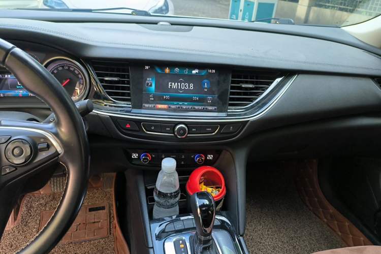 Used Buick Regal 2017 20T Luxury Model Audio And AC Panel