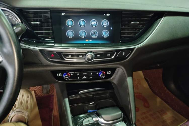 Used Buick Regal 2017 20T Elite Edition Audio And AC Panel