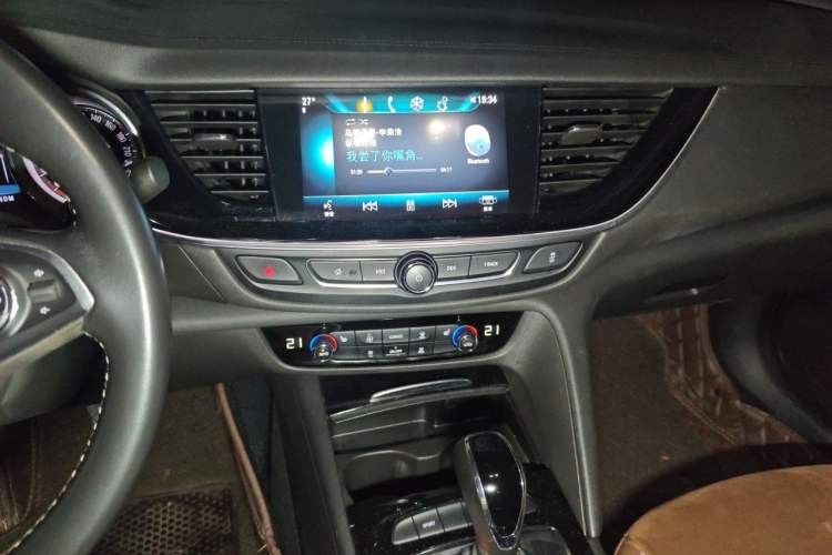 Used Buick Regal 2017 20T Luxury Model Audio And AC Panel