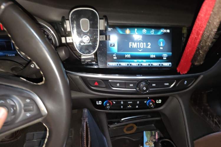 Used Buick Regal 2017 20T Luxury Model Audio And AC Panel