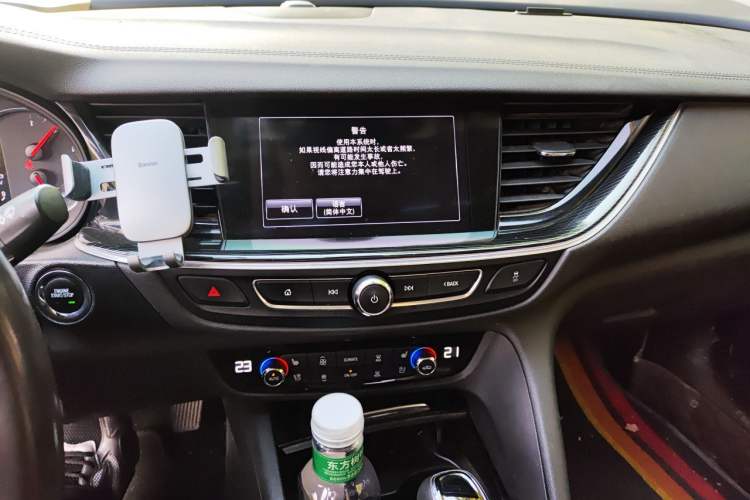Used Buick Regal 2017 28T Luxury Edition Audio And AC Panel