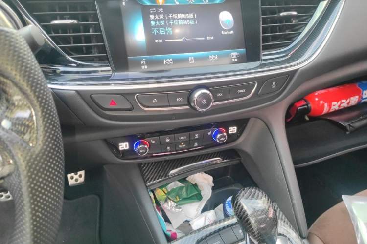 Used Buick Regal 2017 20T Luxury Model Audio And AC Panel