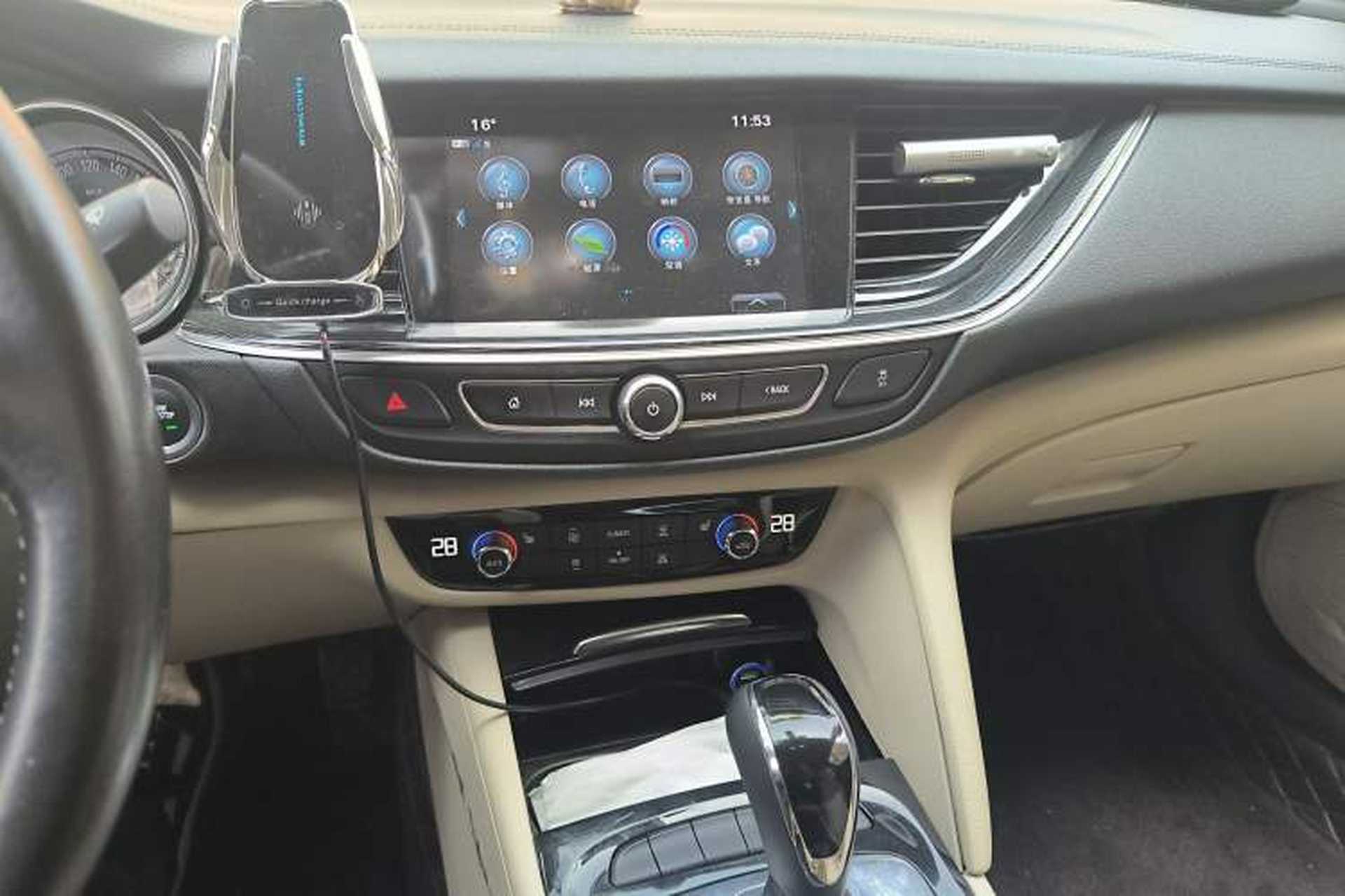 Used Buick Regal 2017 30H Elite Version Audio And AC Panel