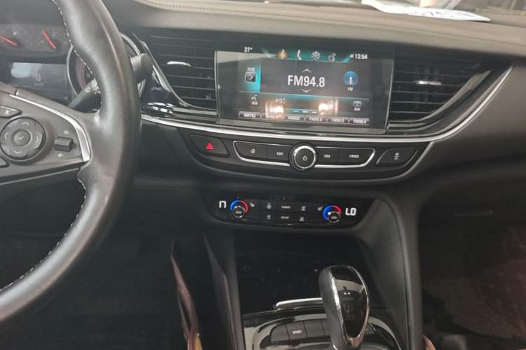 Used Buick Regal 2017 20T Elite Edition Audio And AC Panel