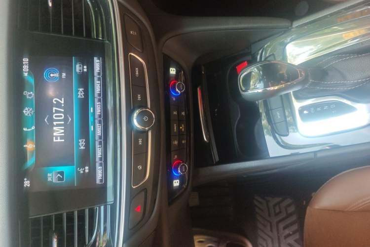 Used Buick Regal 2017 20T Elite Edition Audio And AC Panel