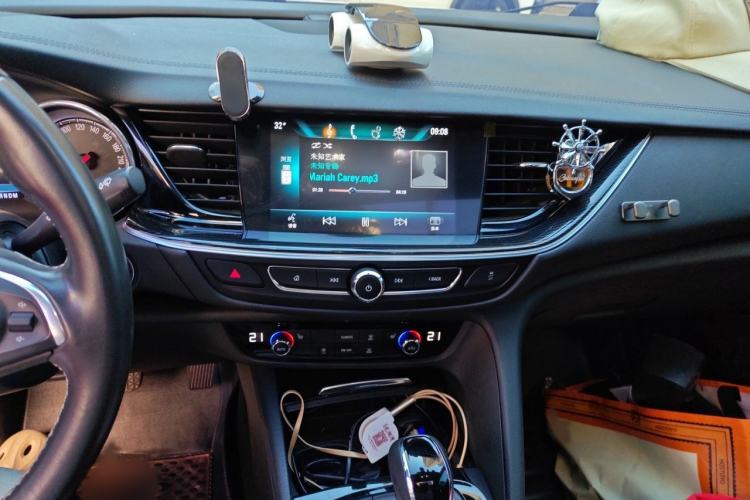 Used Buick Regal 2017 20T Elite Edition Audio And AC Panel