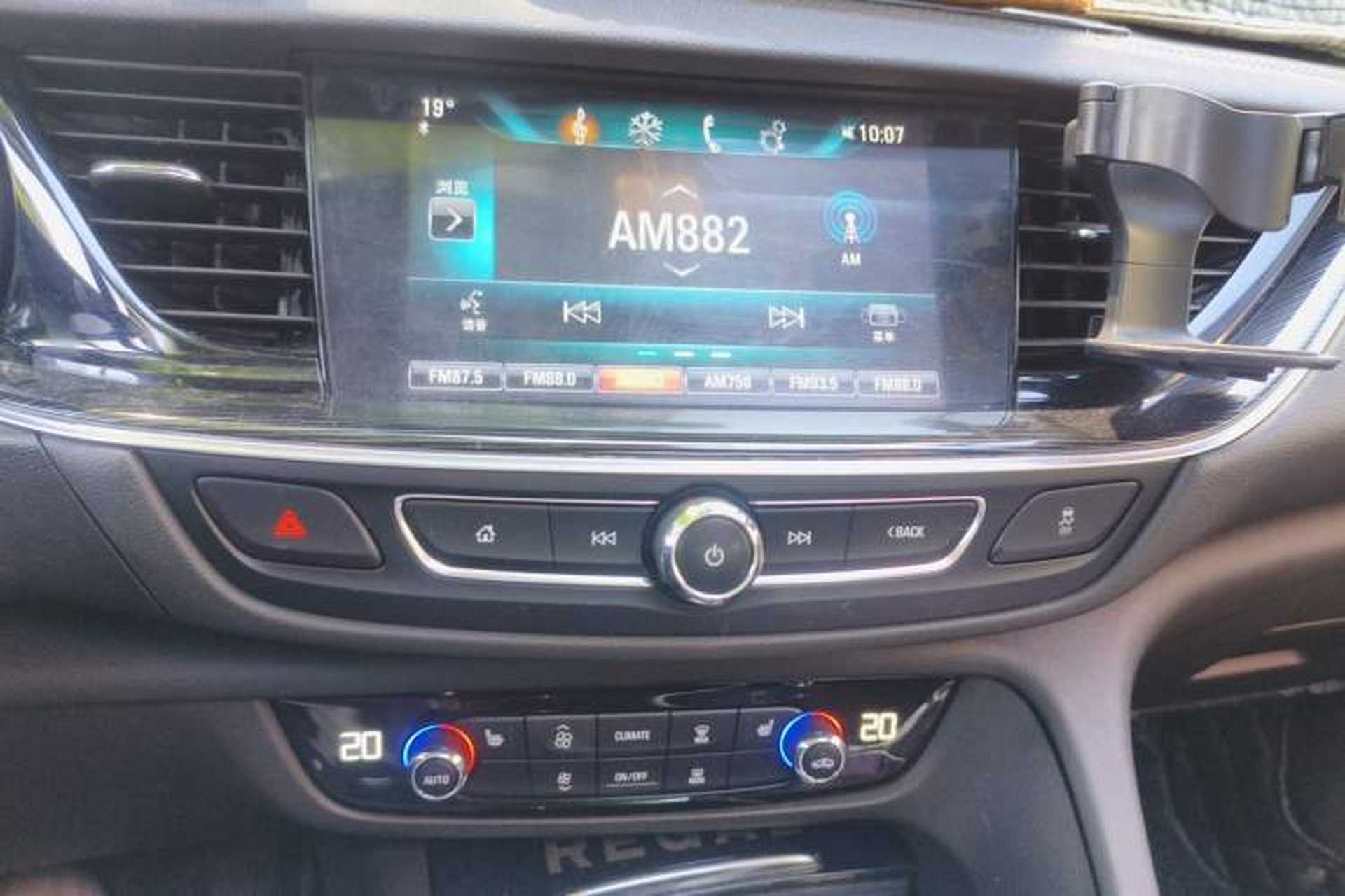 Used Buick Regal 2017 20T Elite Edition Audio And AC Panel