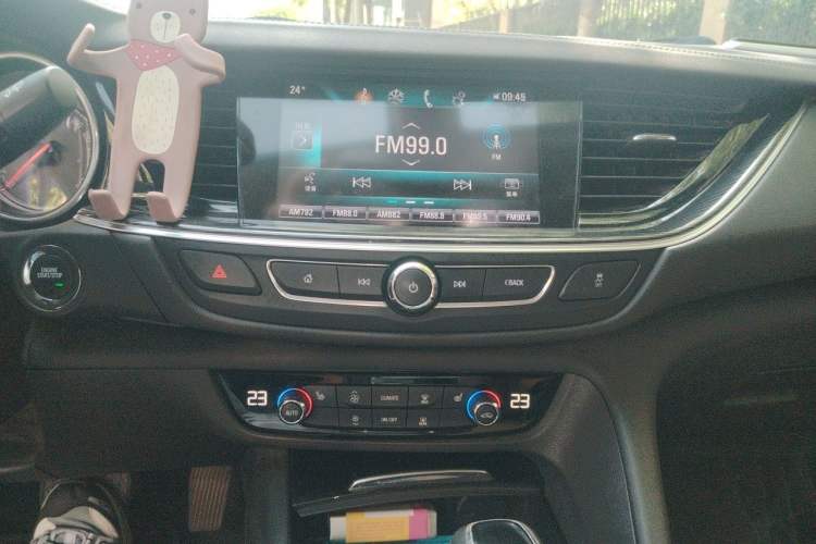 Used Buick Regal 2017 20T Elite Edition Audio And AC Panel
