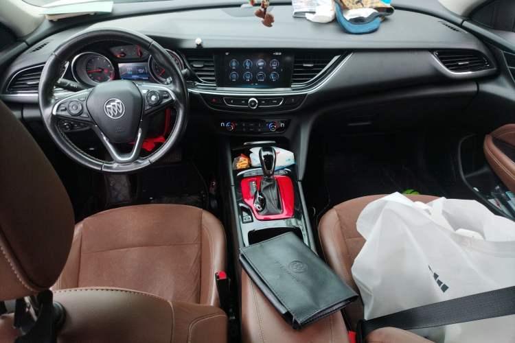 Used Buick Regal 2017 20T Elite Edition Audio And AC Panel
