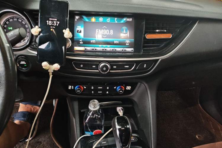 Used Buick Regal 2017 20T Elite Edition Audio And AC Panel
