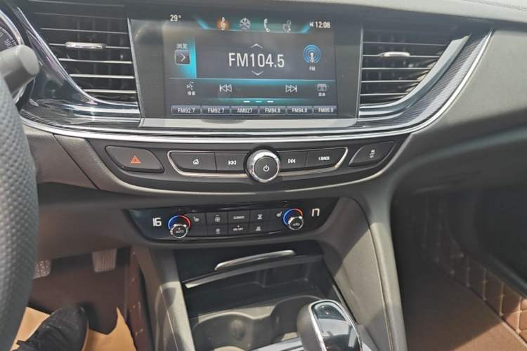Used Buick Regal 2017 20T Elite Edition Audio And AC Panel