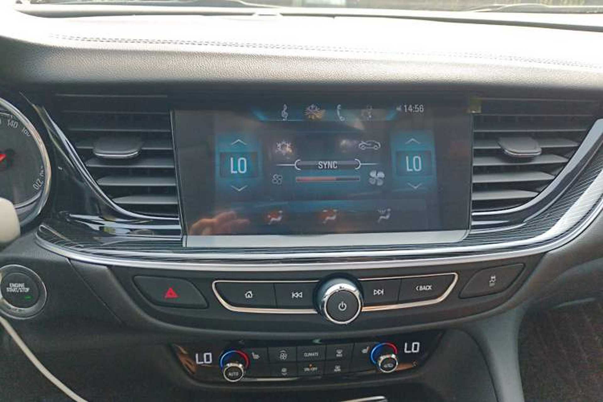 Used Buick Regal 2017 20T Elite Edition Audio And AC Panel