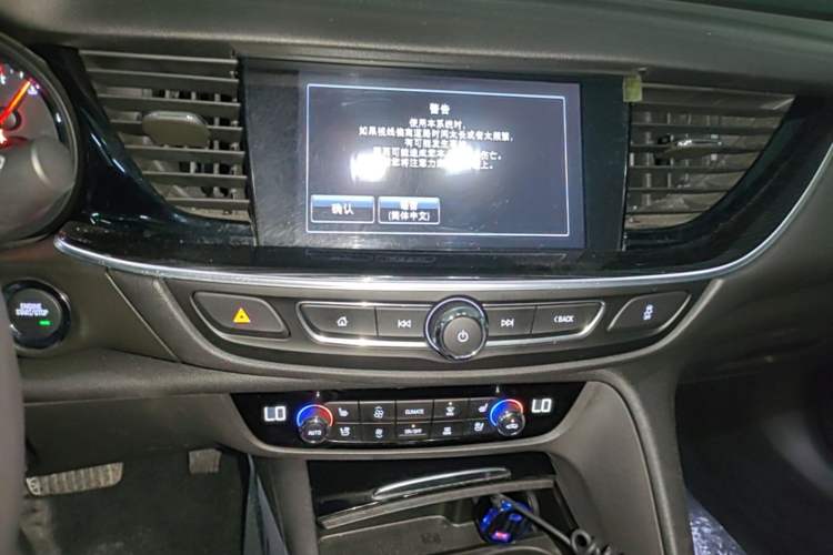 Used Buick Regal 2017 20T Prestige Model Audio And AC Panel