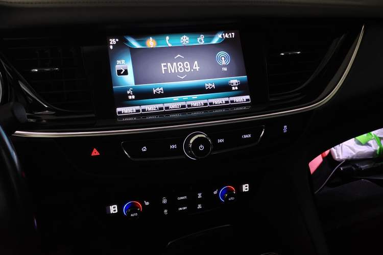 Used Buick Regal 2017 20T Elite Edition Audio And AC Panel