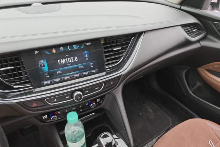 Used Buick Regal 2017 20T Elite Edition Audio And AC Panel