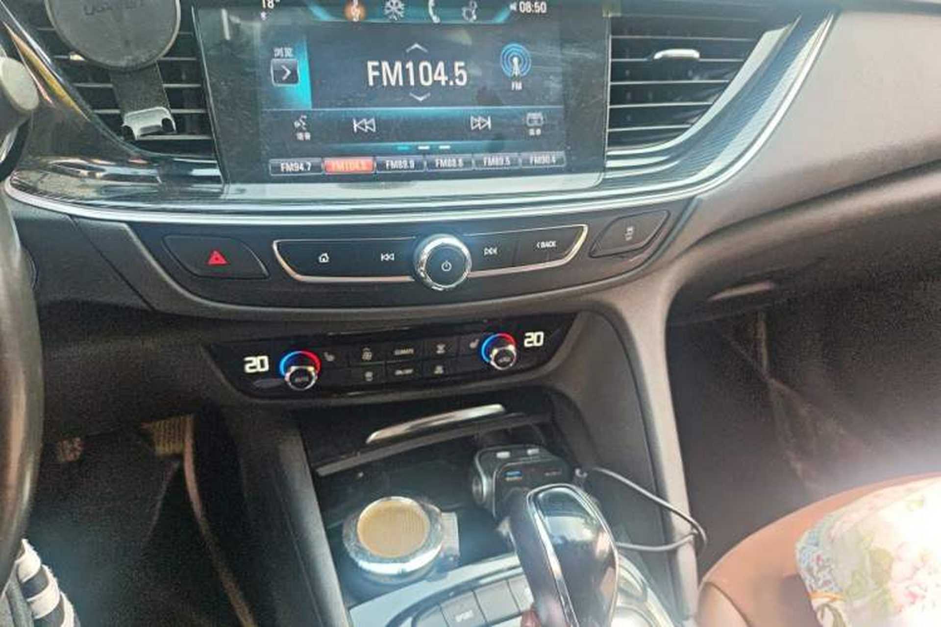 Used Buick Regal 2017 20T Elite Edition Audio And AC Panel