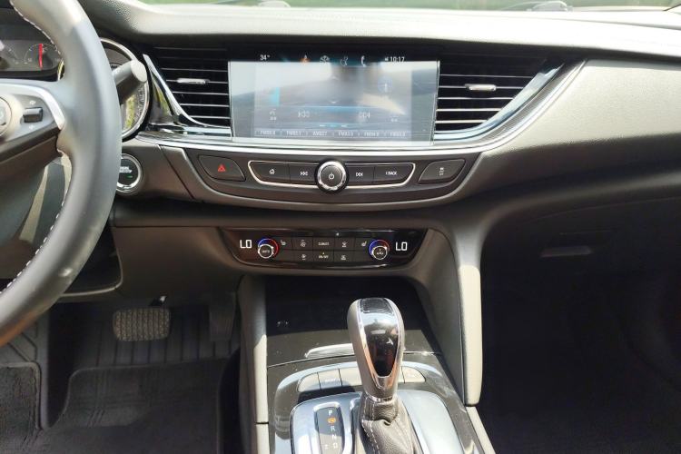 Used Buick Regal 2017 20T Elite Edition Audio And AC Panel