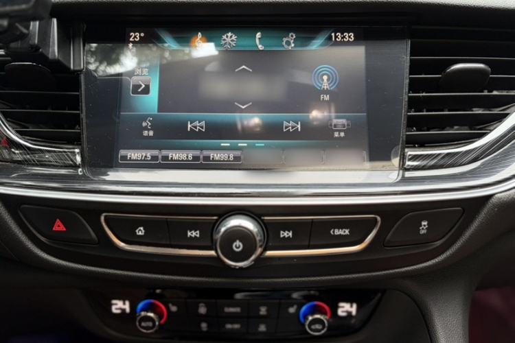 Used Buick Regal 2017 20T Elite Edition Audio And AC Panel