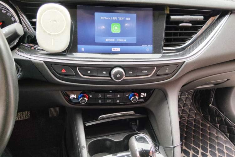 Used Buick Regal 2017 20T Luxury Model Audio And AC Panel