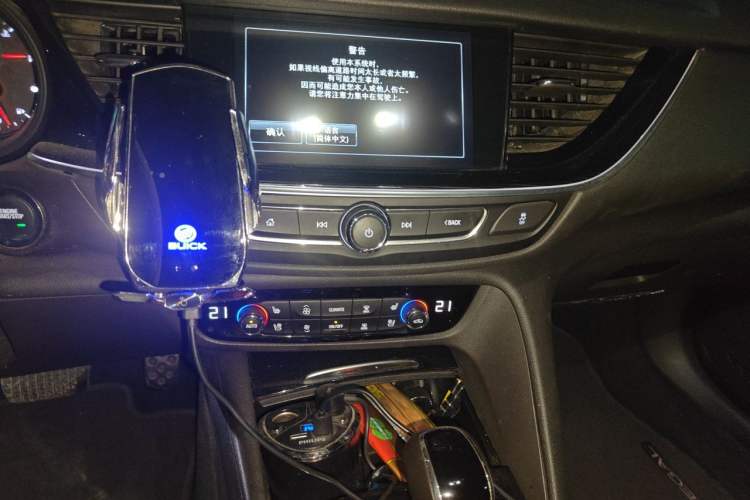 Used Buick Regal 2017 28T Prestige Model Audio And AC Panel