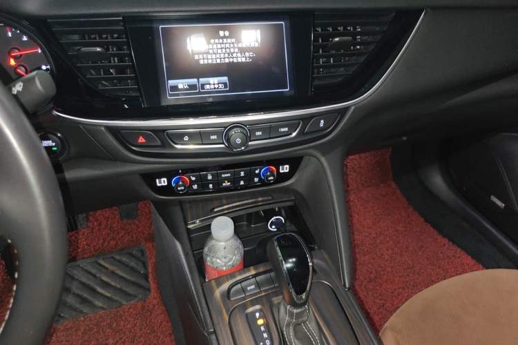 Used Buick Regal 2017 28T Luxury Edition Audio And AC Panel