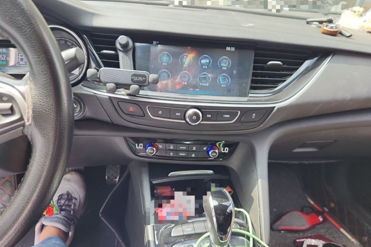 Used Buick Regal 2017 20T Elite Edition Audio And AC Panel