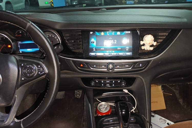 Used Buick Regal 2017 20T Elite Edition Audio And AC Panel