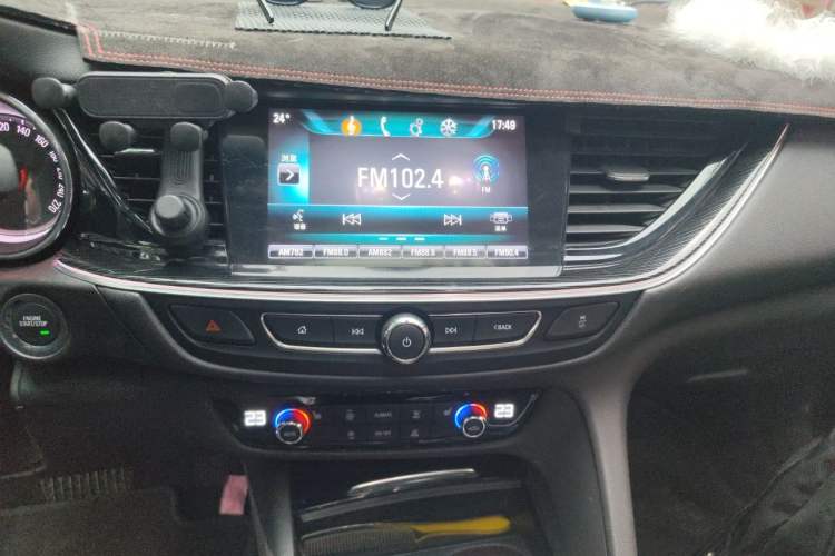 Used Buick Regal 2017 20T Elite Edition Audio And AC Panel