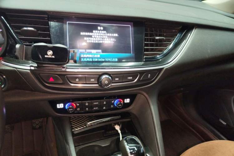 Used Buick Regal 2017 28T Prestige Model Audio And AC Panel