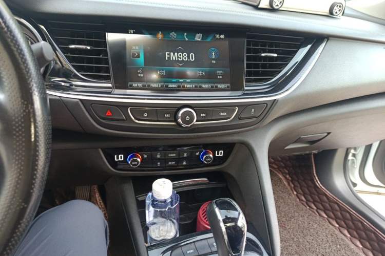Used Buick Regal 2017 20T Elite Edition Audio And AC Panel