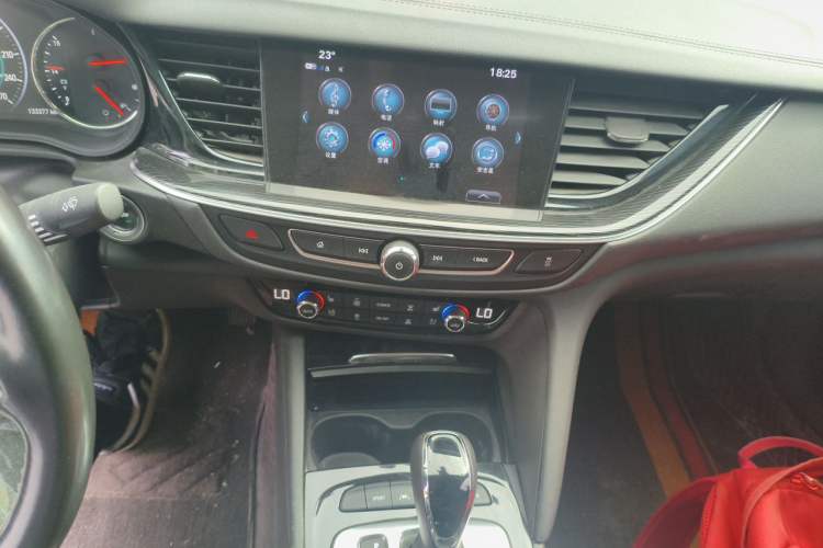 Used Buick Regal 2017 20T Prestige Model Audio And AC Panel