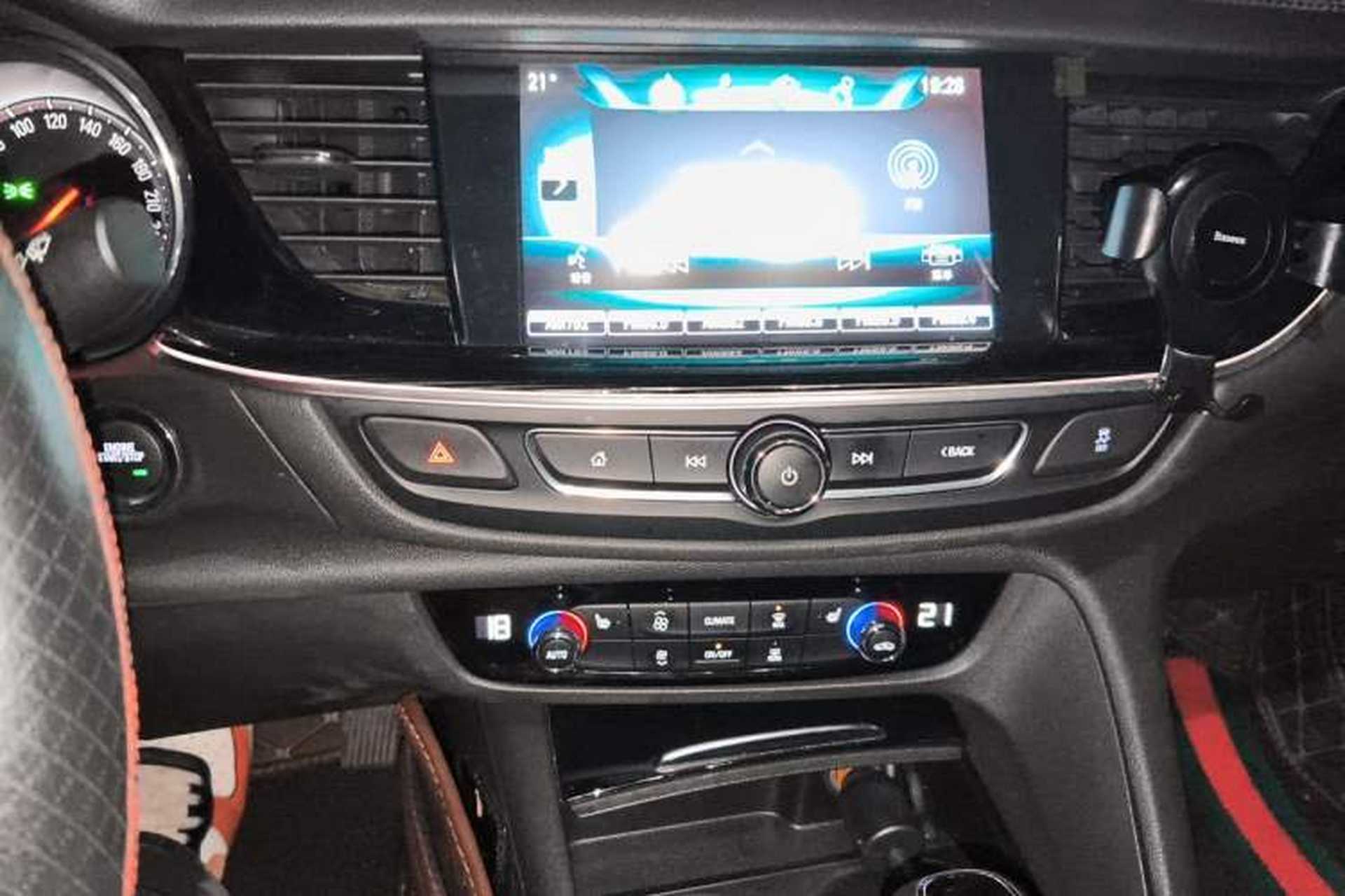 Used Buick Regal 2017 20T Luxury Model Audio And AC Panel