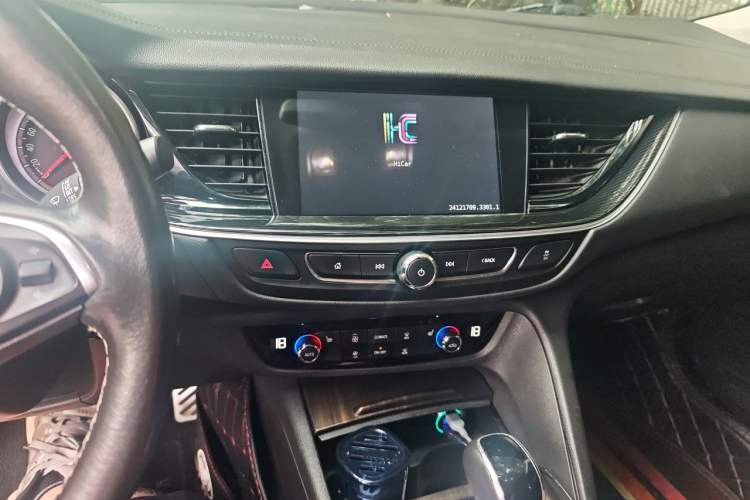 Used Buick Regal 2017 20T Elite Edition Audio And AC Panel