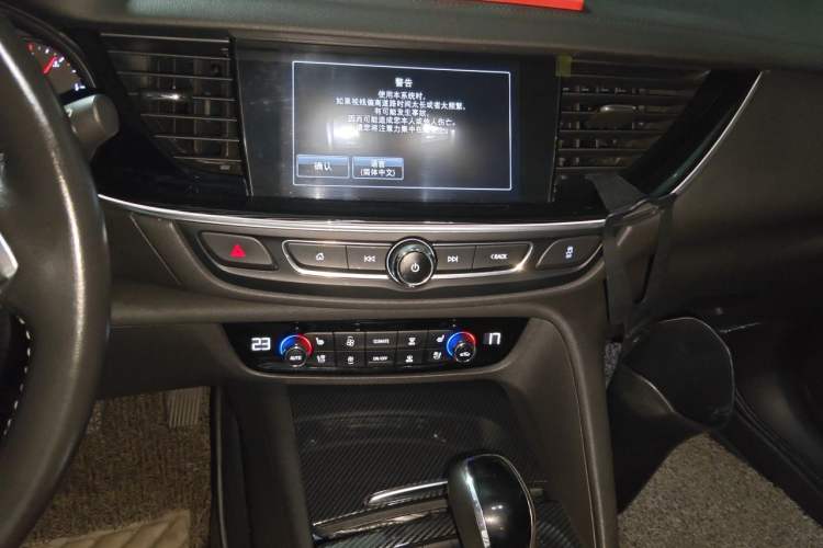 Used Buick Regal 2017 28T Luxury Edition Audio And AC Panel