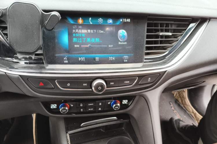 Used Buick Regal 2017 20T Luxury Model Audio And AC Panel