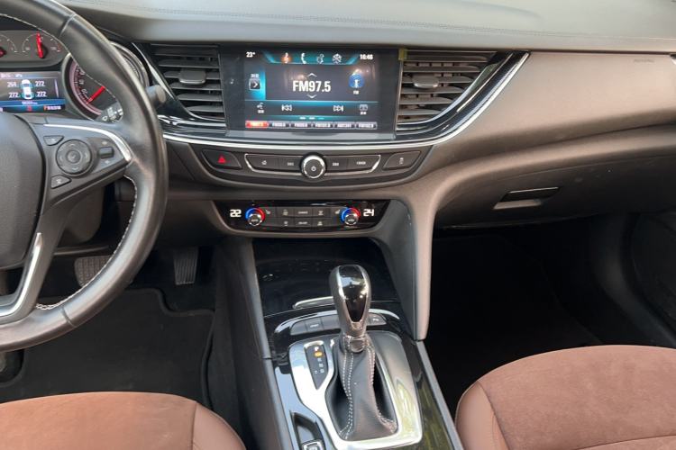 Used Buick Regal 2017 20T Luxury Model Audio And AC Panel