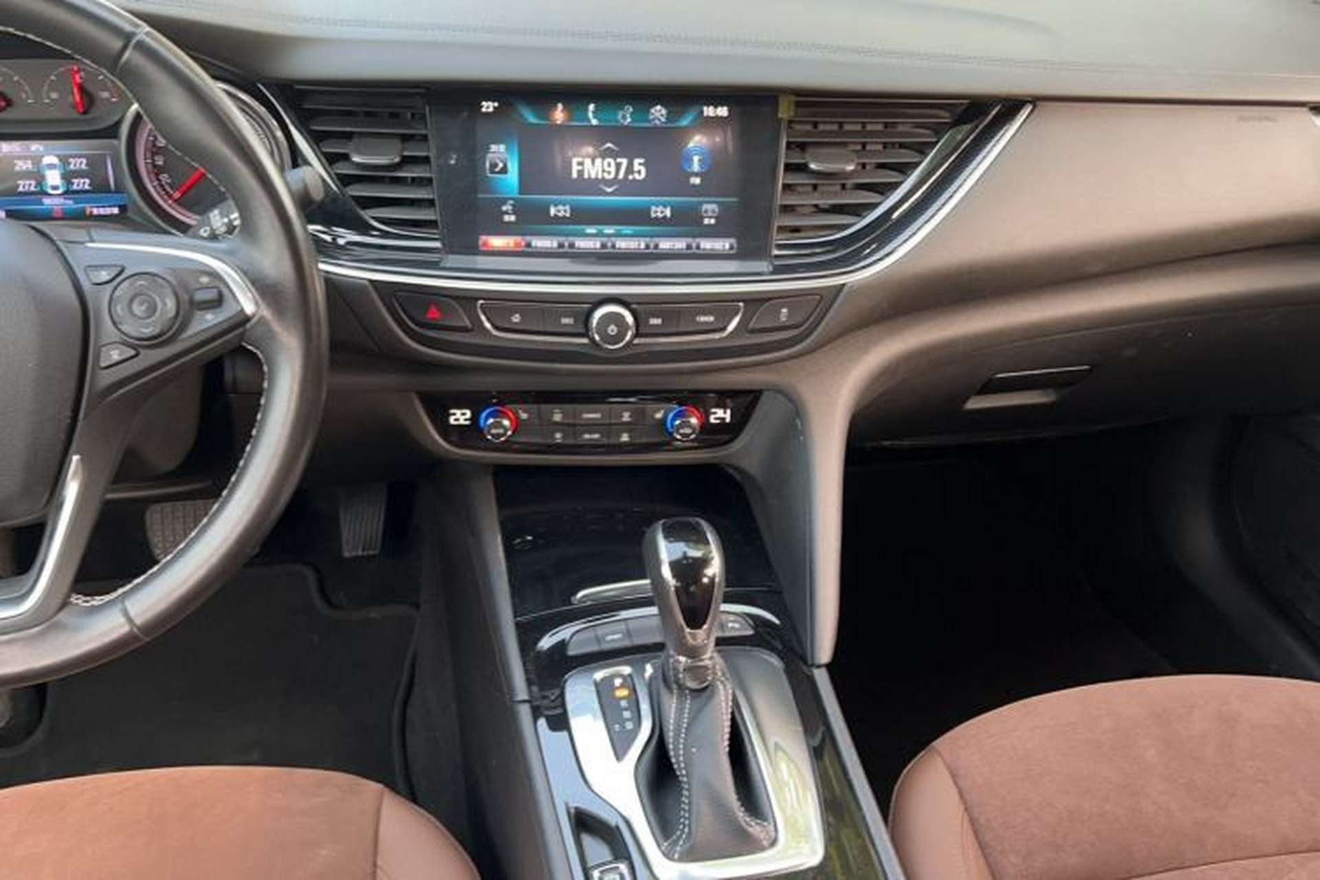 Used Buick Regal 2017 20T Luxury Model Audio And AC Panel