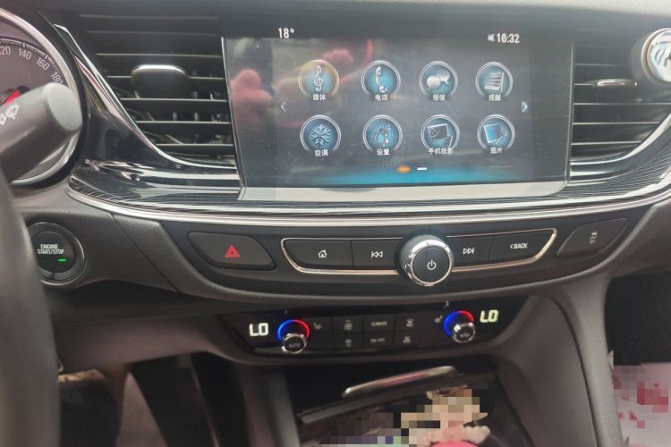 Used Buick Regal 2017 20T Luxury Model Audio And AC Panel