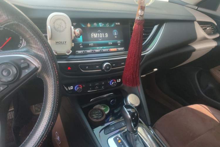 Used Buick Regal 2017 20T Elite Edition Audio And AC Panel