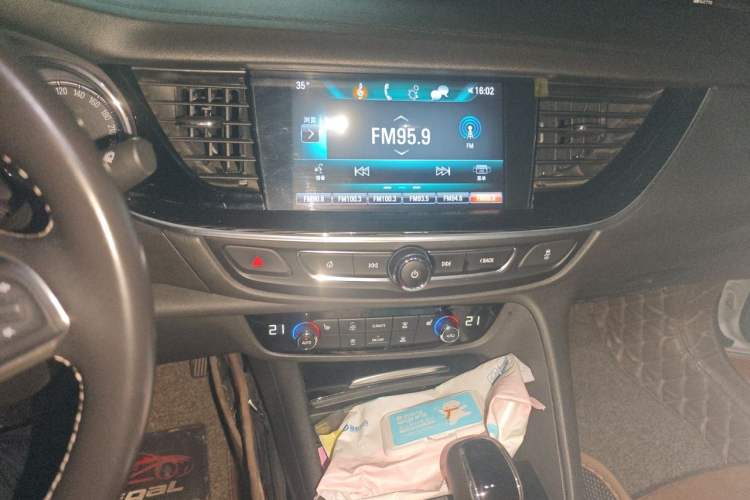 Used Buick Regal 2017 20T Elite Edition Audio And AC Panel