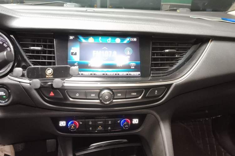 Used Buick Regal 2017 20T Elite Edition Audio And AC Panel