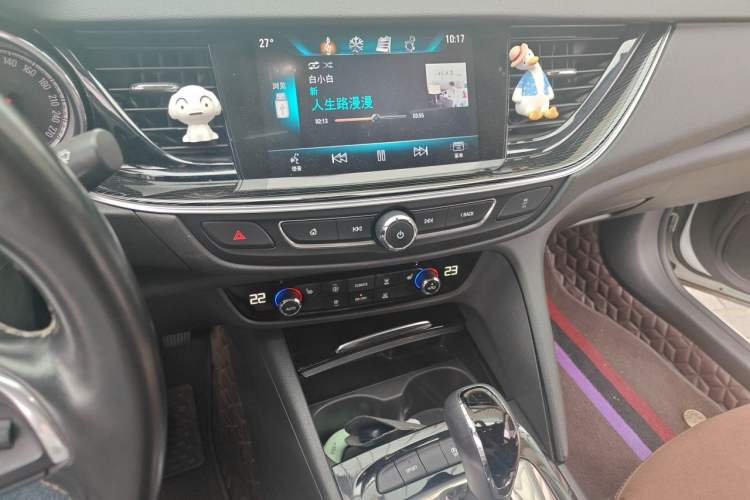 Used Buick Regal 2017 20T Elite Edition Audio And AC Panel