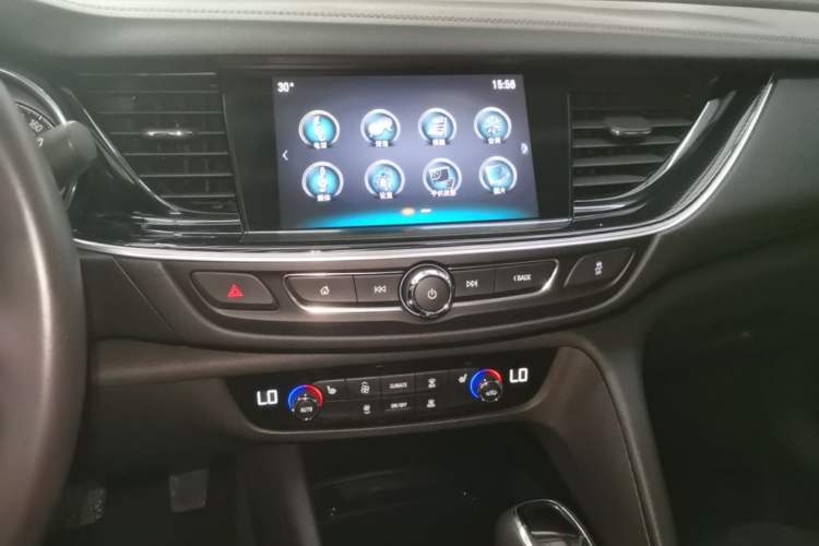 Used Buick Regal 2017 20T Elite Edition Audio And AC Panel