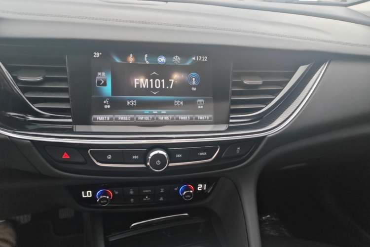 Used Buick Regal 2017 20T Luxury Model Audio And AC Panel