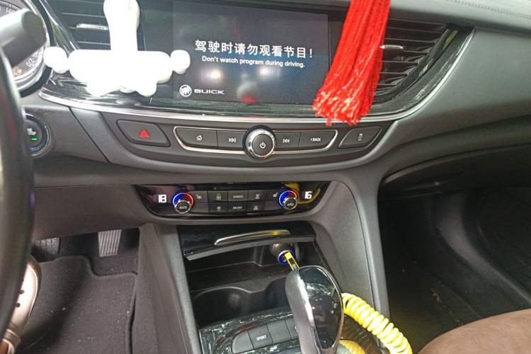 Used Buick Regal 2017 20T Elite Edition Audio And AC Panel