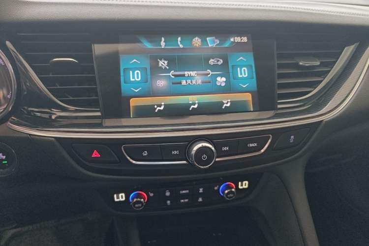 Used Buick Regal 2017 20T Elite Edition Audio And AC Panel