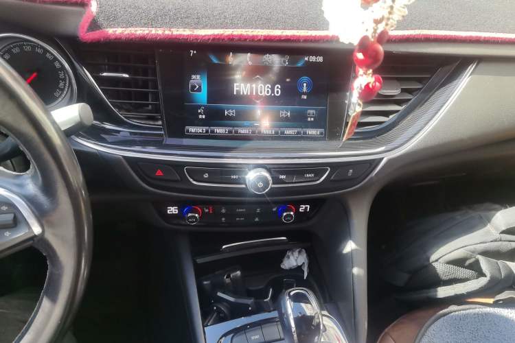 Used Buick Regal 2017 20T Elite Edition Audio And AC Panel
