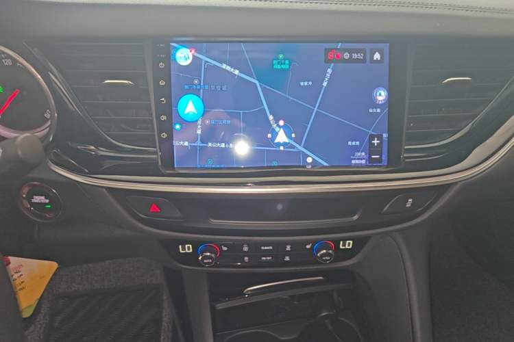 Used Buick Regal 2017 20T Luxury Model Audio And AC Panel
